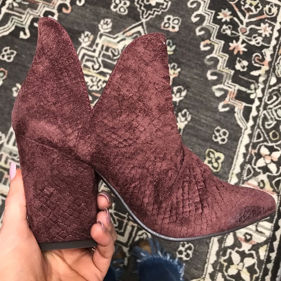 🔥CLEARANCE🔥Suede Snake Booties Wine - Picture 5 of 5